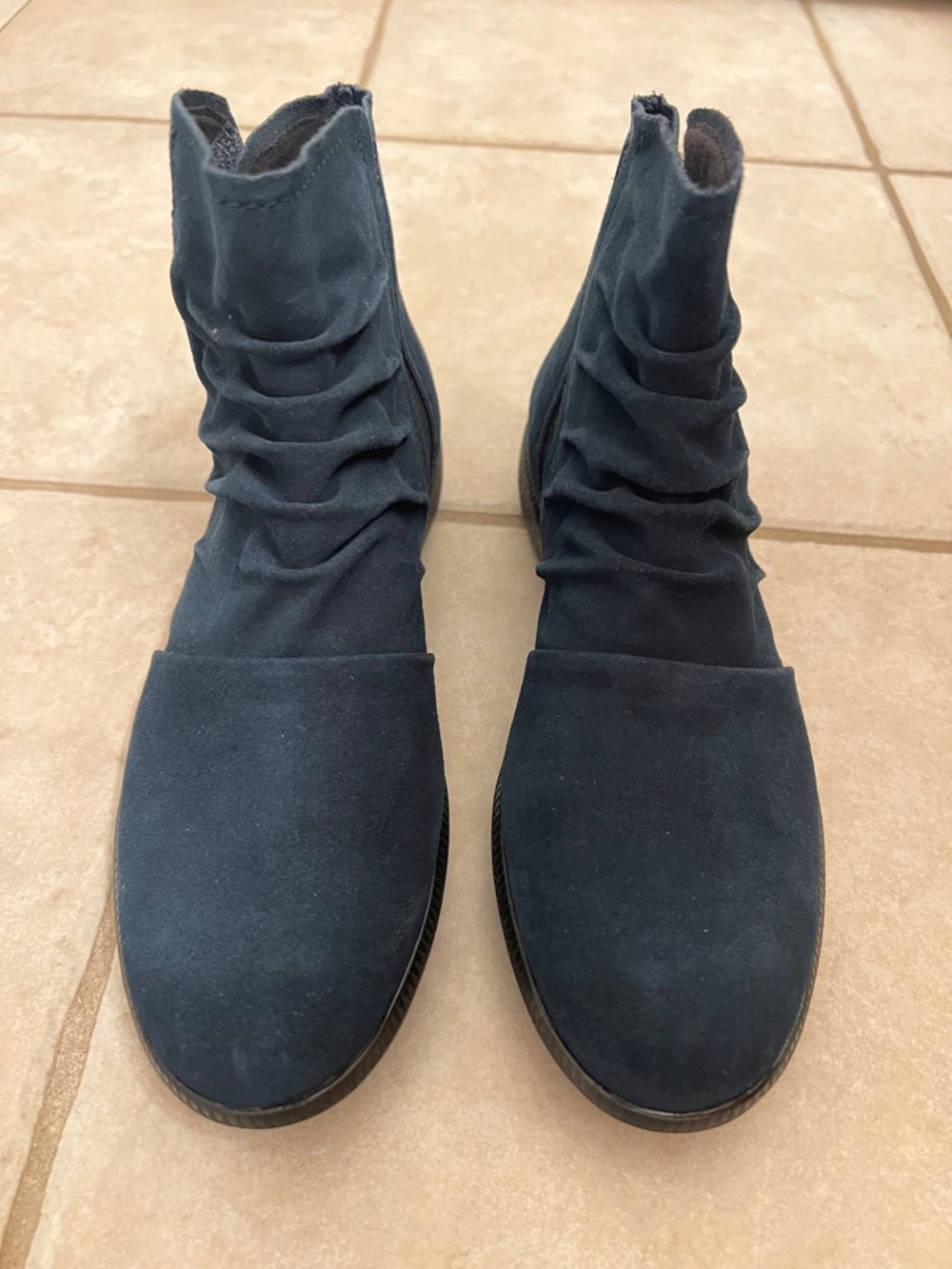 Women's  Munro Deep Indigo Suede Ankle Boots  Featuring a Ruched Design Size 7N